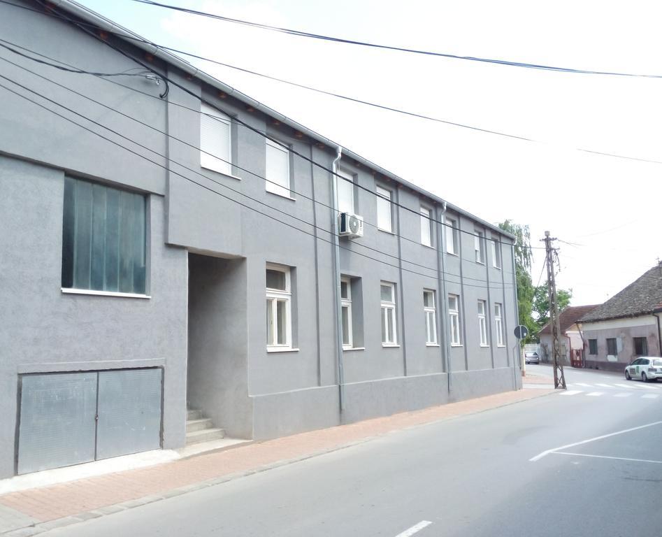 Apartmani Зренянин Экстерьер фото